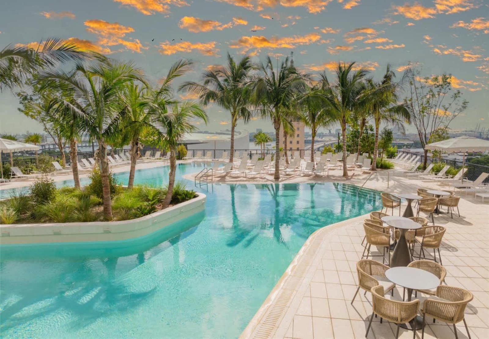 2br With Gym And Pools Apartment