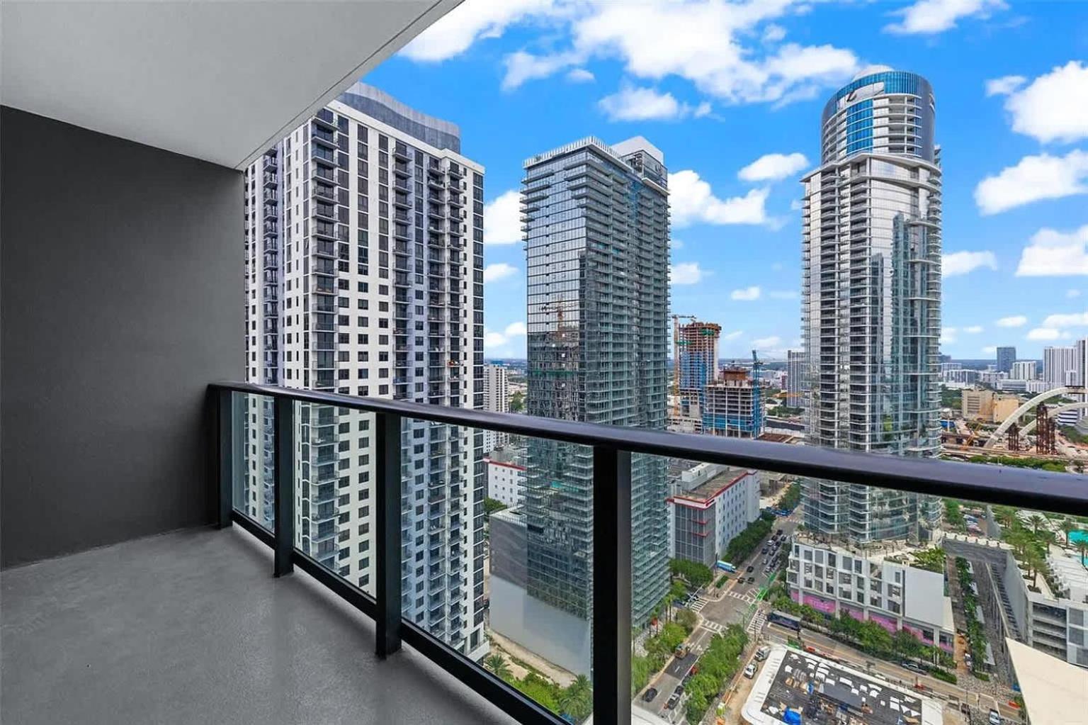 2br With Gym And Pools