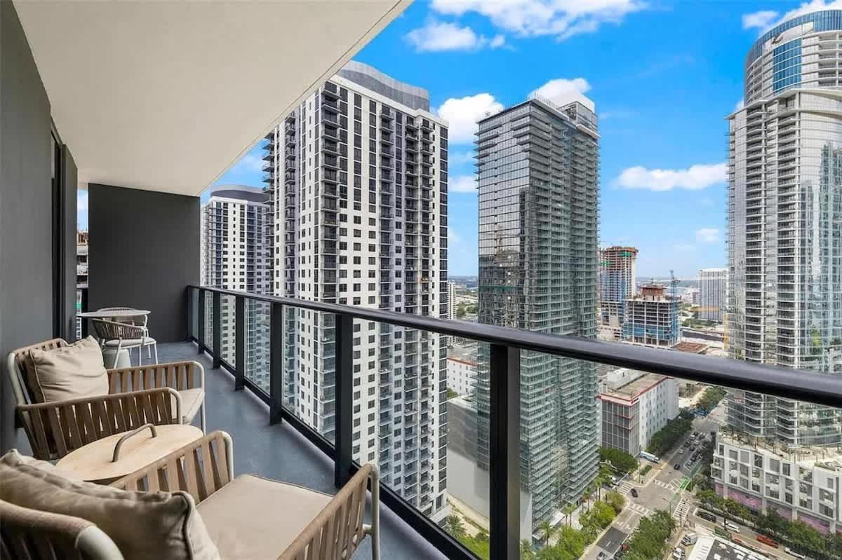 2br With Gym And Pools