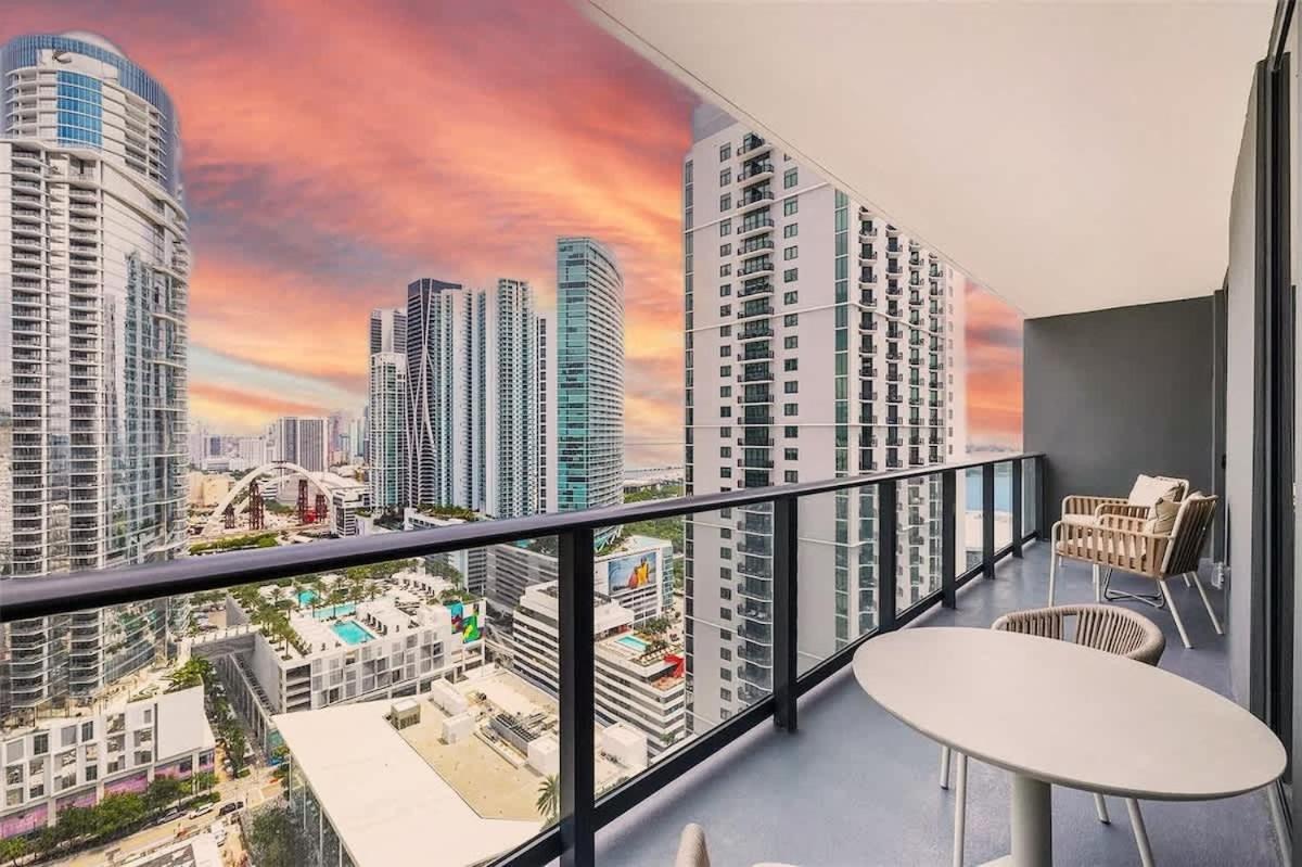2br With Gym And Pools *
